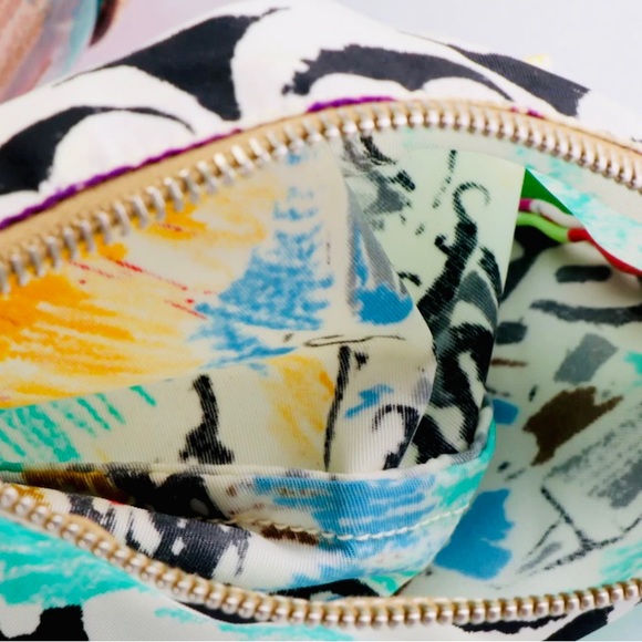 Prada Purse/Tote w/Leather Trim. Comes w/Pouch - Picture 6 of 9